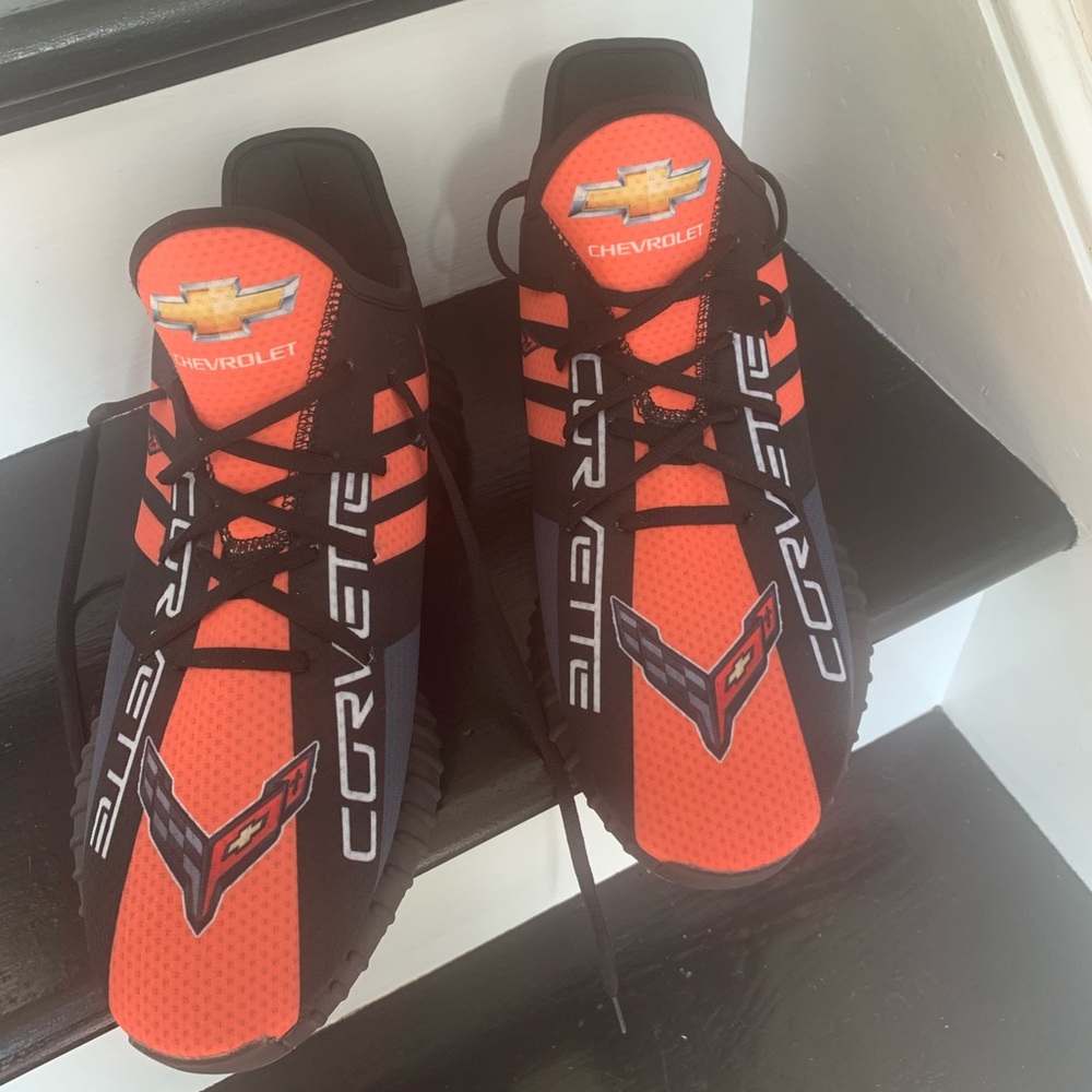 Custom men’s sneakers w Corvette design